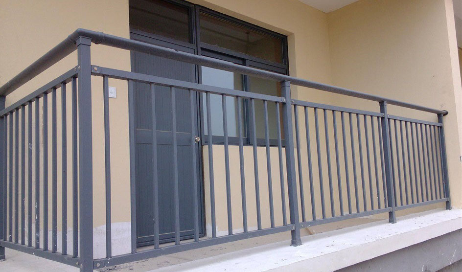 陽台防護欄安裝實例