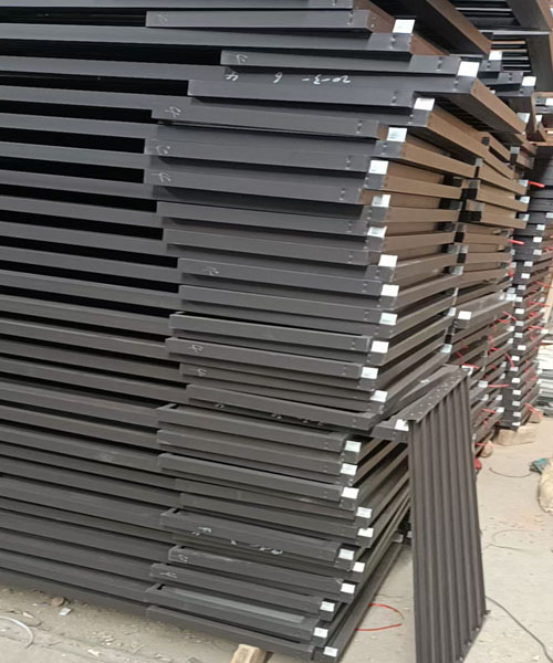 百（bǎi）葉窗車間生產